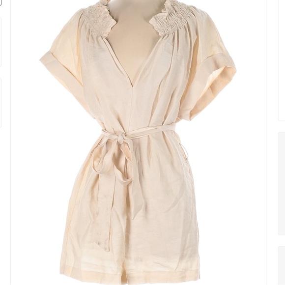 (Host Pick) Zara Ivory V- Neck Romper Short Sleeves in Size Small - Picture 1 of 2